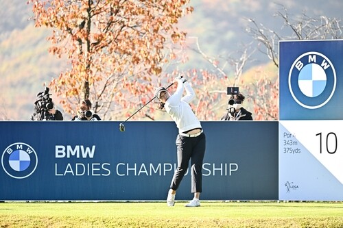 '무서운 고1' 김민솔, LPGA 투어 BMW 대회 1라운드 8언더파 2위(종합)