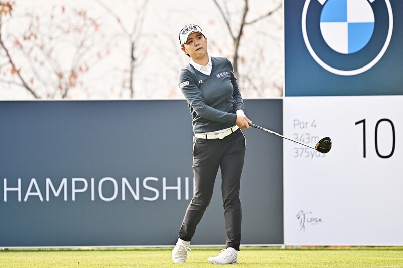 Retiring golfer Choi Na-yeon gets hole-in-one, wins luxury vehicle in final LPGA tournament