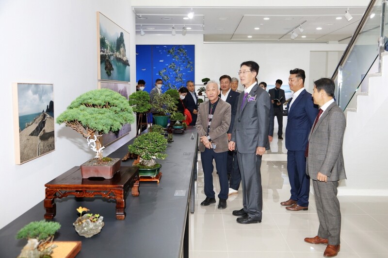 신안군, 분재대전 성료…2만명 다녀가