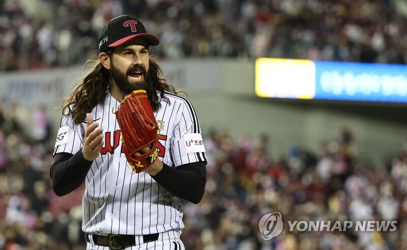 Twins ace stays undefeated in KBO postseason with solid outing