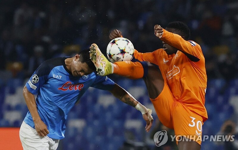 철벽수비에 빌드업까지…김민재, 가로채기 4회·패스성공률 99％