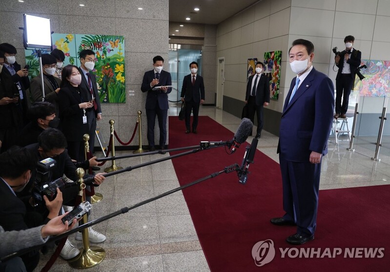Yoon wishes to give hope to people through televised economic meeting