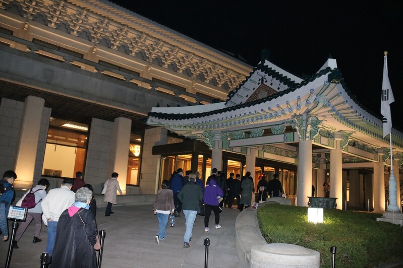 "경복궁 담장만 지나면 닿는데"…가을밤 손님 맞은 청와대