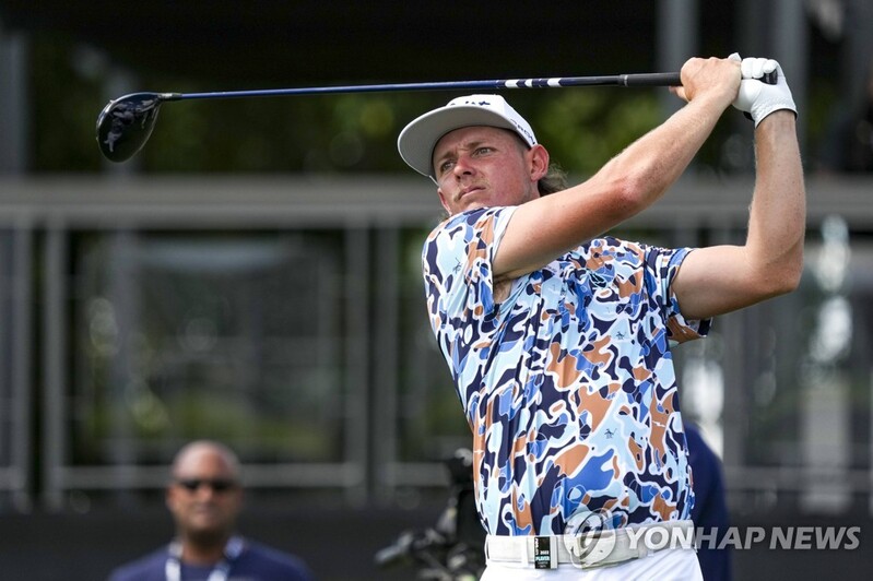 스미스의 펀치·켑카의 스매시 등 LIV 최종전 준결승 진출