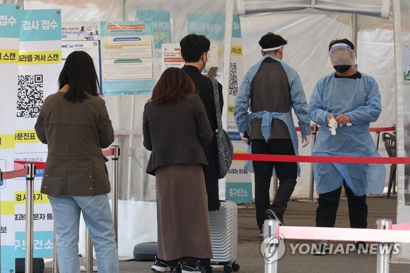 (LEAD) S. Korea's new COVID-19 infections below 40,000 for 3rd day