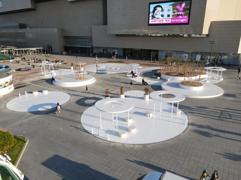 동대구역 광장 확 바뀌었다…시민·방문객 휴식공간 변신