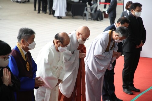 [이태원 참사] 종교지도자들, 분향소 참배…해외 교회도 추모(종합2보)