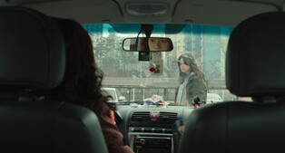 Mother-daughter relationship twisted with love and hatred...Movie 'The Apartment with Two Women'