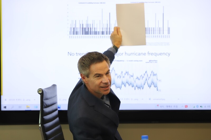 美 환경운동가 셸런버거 "원전이 가장 효율적인 에너지원"