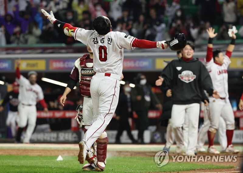 Veteran outfielder showcases flair for dramatic once again in Korean Series