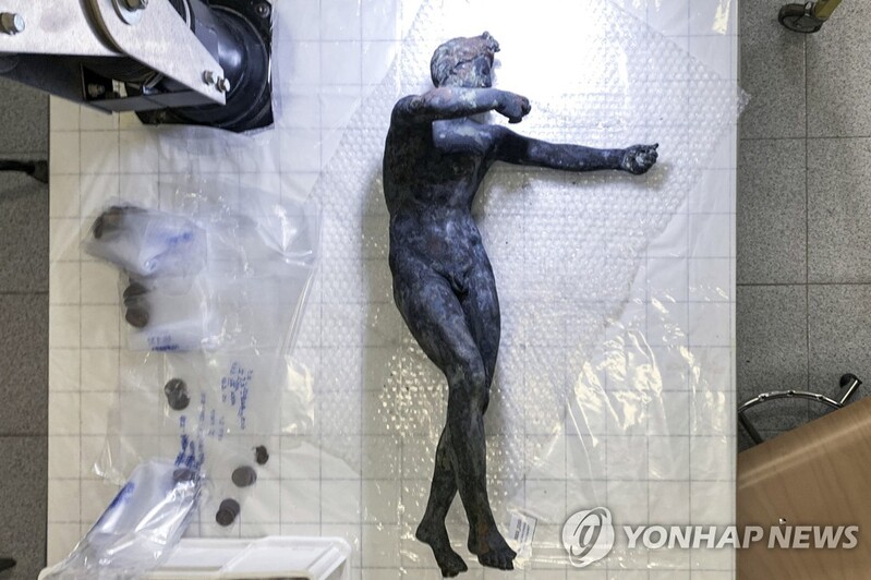 이탈리아서 2천300년 전 고대 청동 조각상 24점 발굴