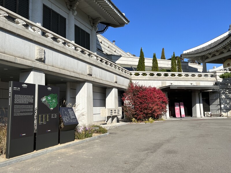 '시각장애인도 靑 관람 편하게'…점자·촉각지도 안내판 설치