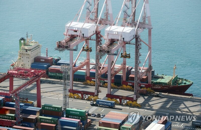 Exports down 2.8 pct during first 10 days of Nov.