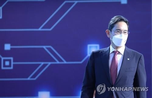Samsung's Lee expected to meet MS, ASML CEOs this week