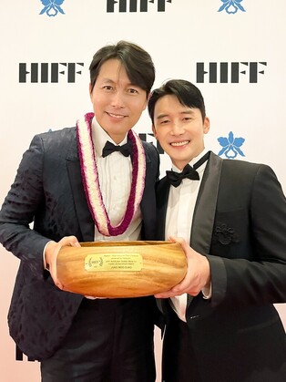 Jung Woo-sung wins achievement award at Hawaii International Film Festival