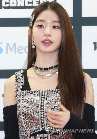 IVE Jang Won-young and Liz choose to not take CSAT this year to concentrate on career