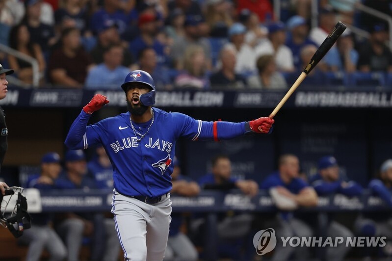 MLB 토론토 핵심 외야수 에르난데스, 시애틀로 트레이드