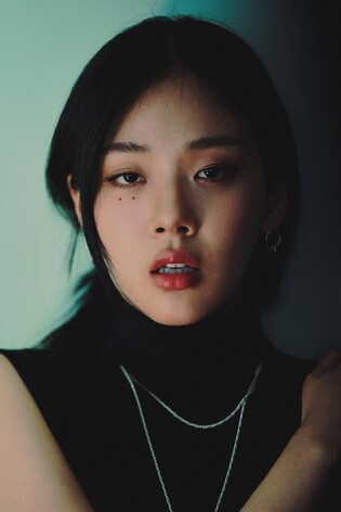 BIBI returns with album consisted of four title tracks including 'BIBI VENGEANCE' ... Becomes noir heroic woman in MV