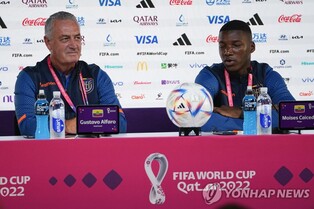 [월드컵] '인권 질문'서 선수 구한 에콰도르 감독…"곤란케 하지 맙시다"