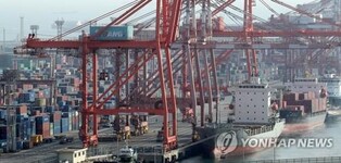 Manufacturing sentiment for Dec. improves amid recession woes: poll