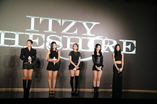Group photos of ITZY during press showcase of sixth mini album 'Cheshire'