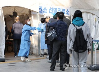 S. Korea's new COVID-19 cases below 50,000; worries remain high on resurgence