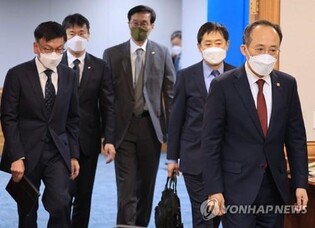 Industry minister, BOK chief discuss economic situation