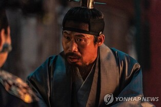 [Box Office] Yoo Hae-jin and Ryu Jun-yeol's 'The Owl' tops weekend cinema