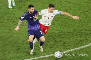 [월드컵] 메시 앞세운 아르헨티나, 폴란드 2-0 완파…16강엔 나란히 진출