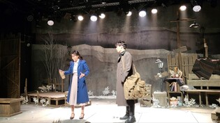 잿빛으로 물든 밤에도, 가로등은 빛난다…뮤지컬 '푸른 잿빛 밤'