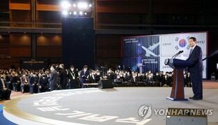 Yoon renews vow to turn S. Korea into top 5 exporting nation