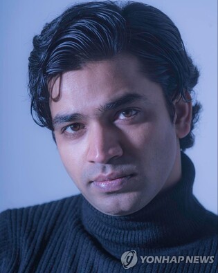 [공연소식] '오징어 게임' 아누팜 트리파티, 연극 '로켓 캔디' 출연