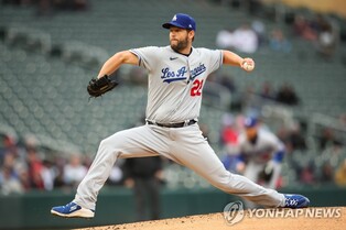 커쇼, 내년에도 MLB 다저스에서…1년 2천만달러 재계약