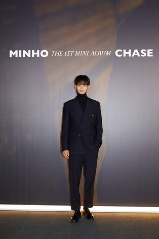 SHINee's Minho tops iTunes albums charts in 39 regions for 'Chase'