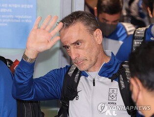 (World Cup) Departing coach Bento thanks players for trust in his system