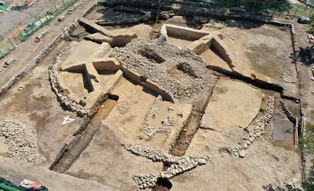 Tomb of Silla Dynasty with gold earring from 1500 years ago belong to male with height of 165cm