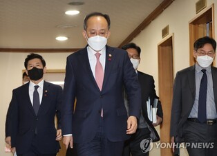 Finance minister refutes DP's demand to sharply cut 2023 budget