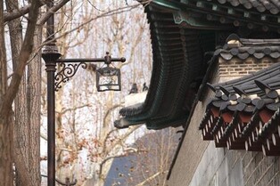 New street lights with design of Joseon-era glass lantern to light up Seoul's night