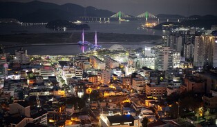 탁 트인 마산만 '바다 뷰' 뜨면서 인기…대형 카페도 늘어