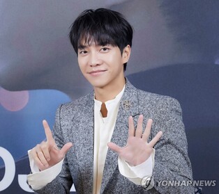 Controversy between Lee Seung-gi and Hook Entertainment deepens.