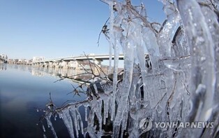 최강 추위에 유원지·거리 한산…영화관·쇼핑몰은 북적