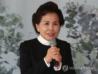 보훈처, 가수 이미자에 감사패 수여…"국가유공자 예우 공로"