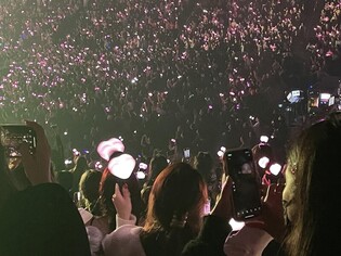 Blackpink heats up Berlin...Teen fans sing along in Korean