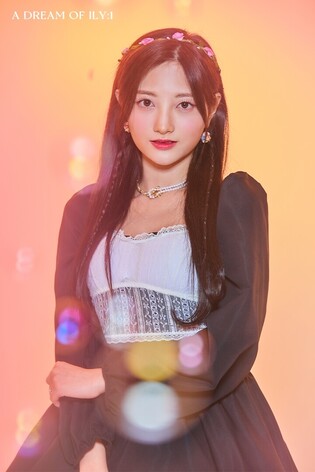 Individual teaser image of ILY:1's Rona and Nayu for first mini album 'A Dream of ILY:1'