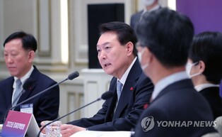(LEAD) Yoon calls for removing 'deep-rooted evils' blocking growth