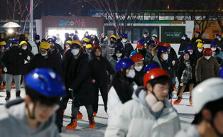 [Moment to Focus] Seoul Square ice rink opens