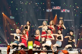 Loona indefinitely postpone album release