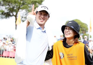 팬이 뽑은 KPGA 올해 명장면은 '캐디한테 우드 뺏긴 챔피언'