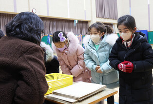[Moment to Focus] Soon-to-be 1st graders visit school