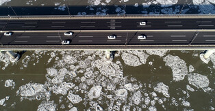 [Moment to Focus] Frozen Han River